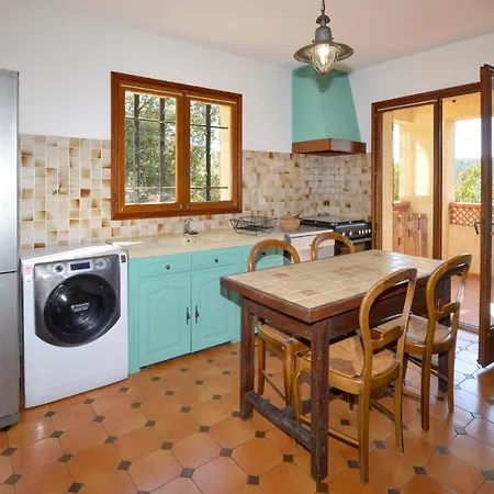 2 Bedroom Beautiful In Porticcio Apartment