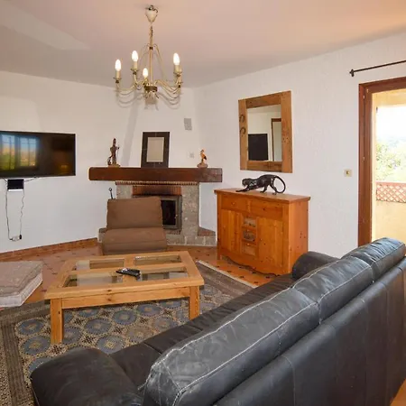 2 Bedroom Beautiful In Porticcio Apartment *