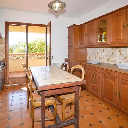 2 Bedroom Beautiful In Porticcio Apartment *